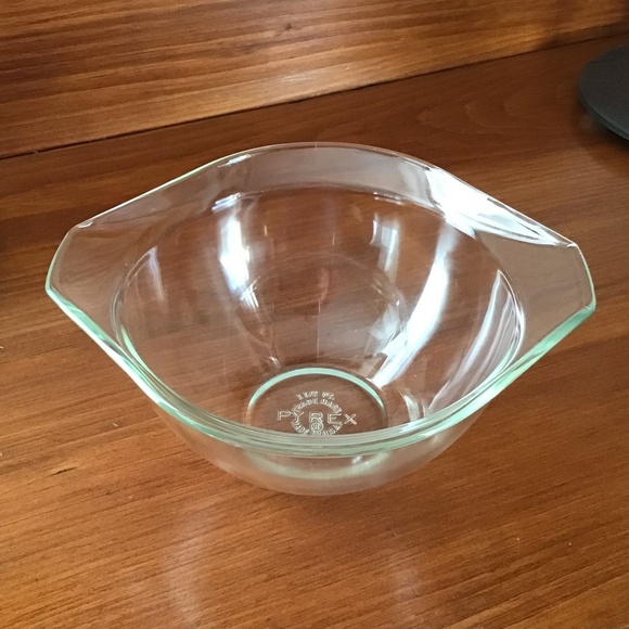 Pyrex Vintage 1.5 Pint Clear Glass Cinderella Mixing Bowl Handles USA - Picture 11 of 15